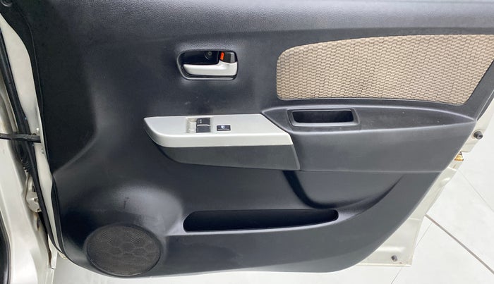 2014 Maruti Wagon R 1.0 LXI, CNG, Manual, 1,04,771 km, Driver Side Door Panels Control