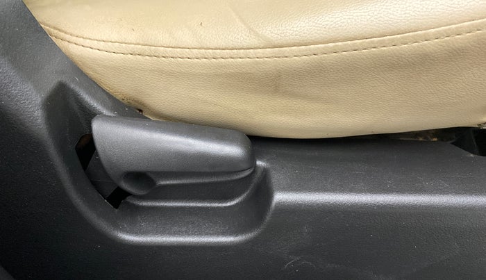 2014 Maruti Wagon R 1.0 LXI, CNG, Manual, 1,04,771 km, Driver Side Adjustment Panel