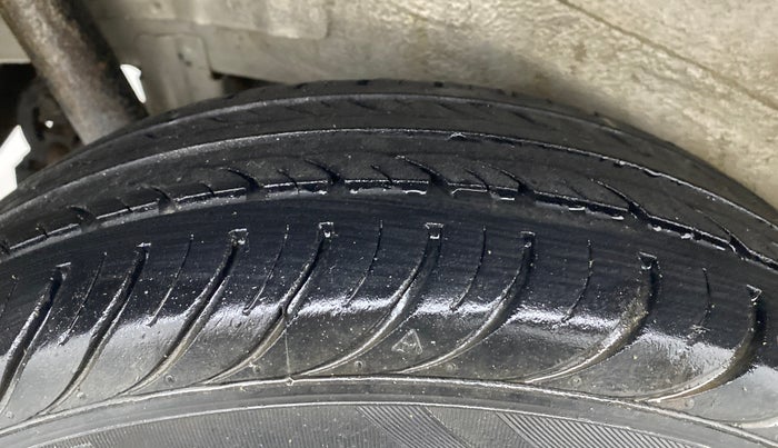 2014 Maruti Wagon R 1.0 LXI, CNG, Manual, 1,04,771 km, Right Rear Tyre Tread