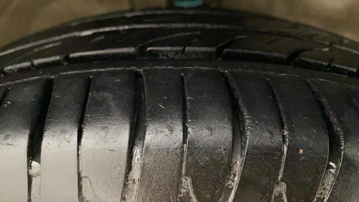 2013 Maruti Wagon R 1.0 VXI, Petrol, Manual, 47,541 km, Right Front Tyre Tread