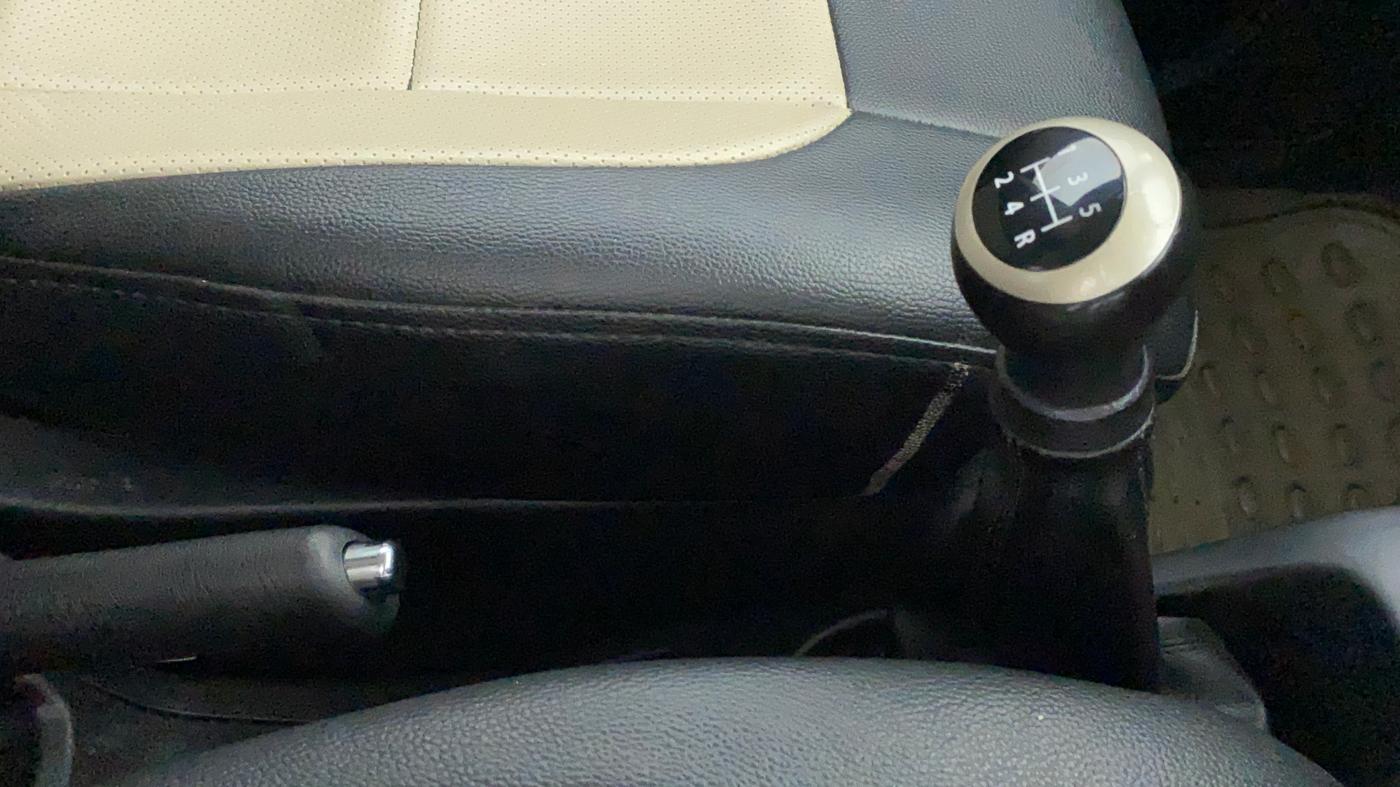 2013 Maruti Wagon R 1.0 VXI, Petrol, Manual, 47,541 km, Gear Lever