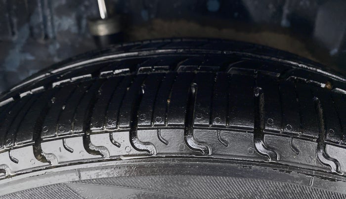 2012 Honda Brio S MT, CNG, Manual, Right Rear Tyre Tread