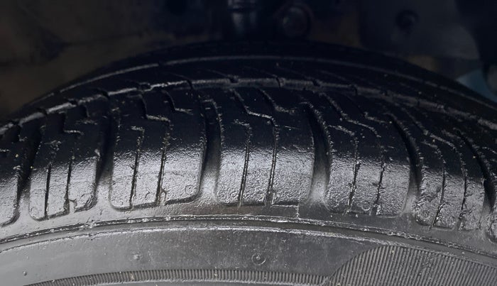 2012 Honda Brio S MT, CNG, Manual, Right Front Tyre Tread