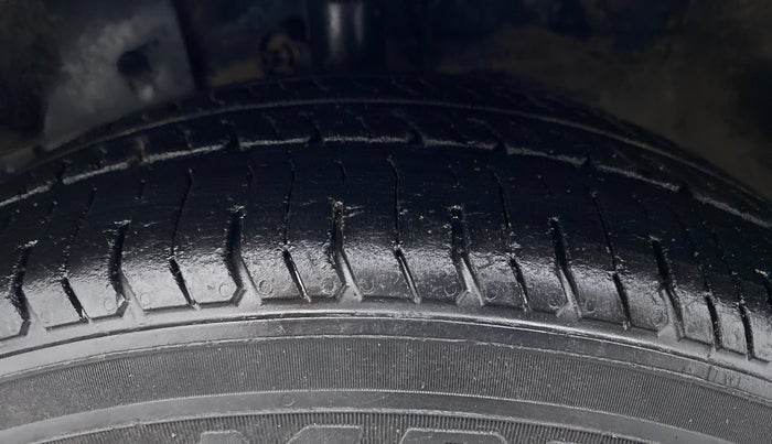 2012 Honda Brio S MT, CNG, Manual, Left Front Tyre Tread