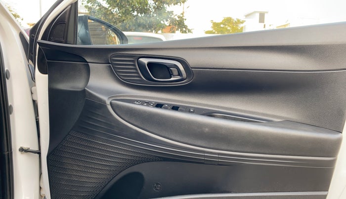 2023 Hyundai NEW I20 SPORTZ 1.2 MT, Petrol, Manual, 48,674 km, Driver Side Door Panels Control