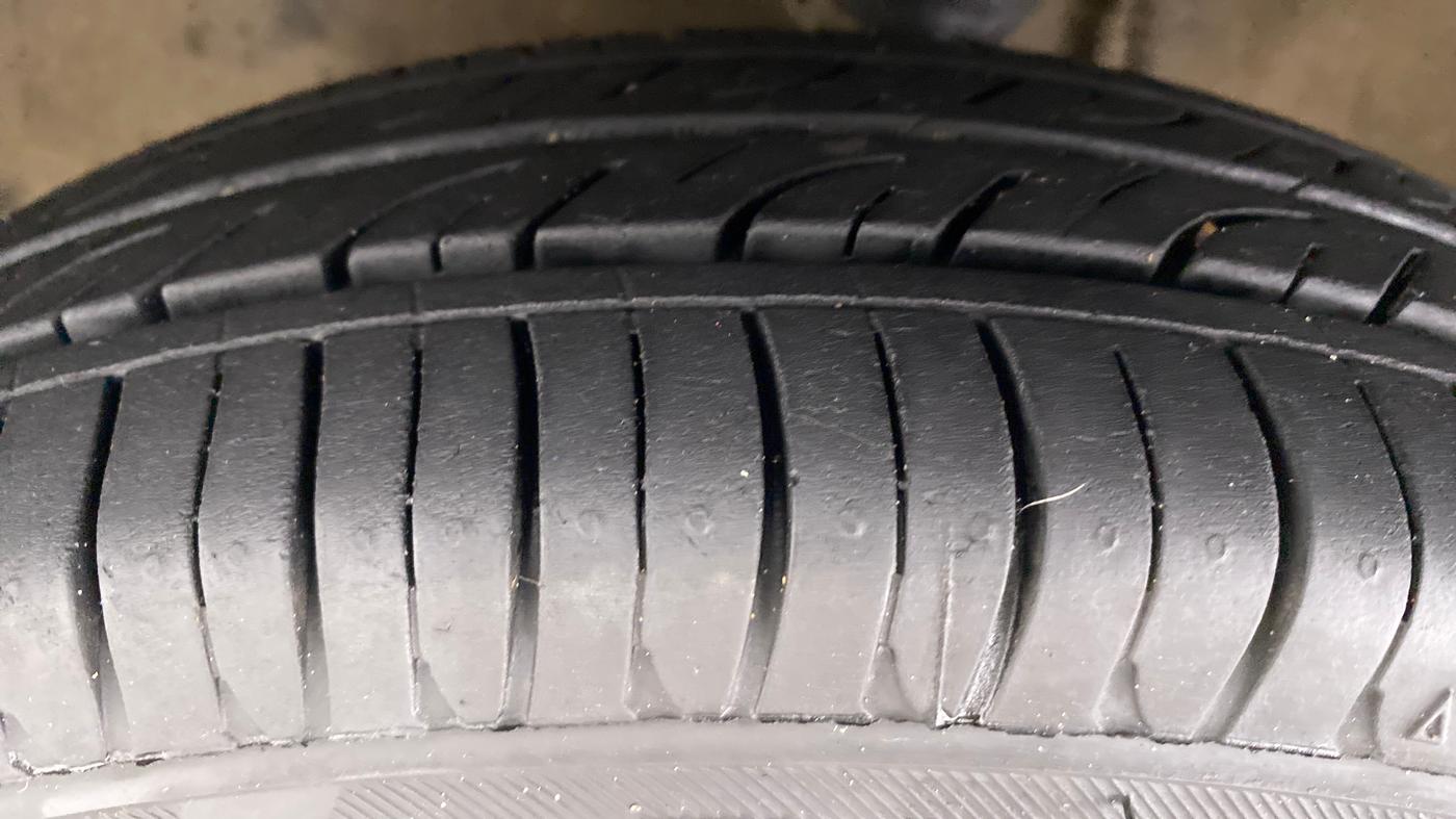 2017 Maruti Alto 800 LXI OPT, Petrol, Manual, 66,321 km, Left Front Tyre Tread