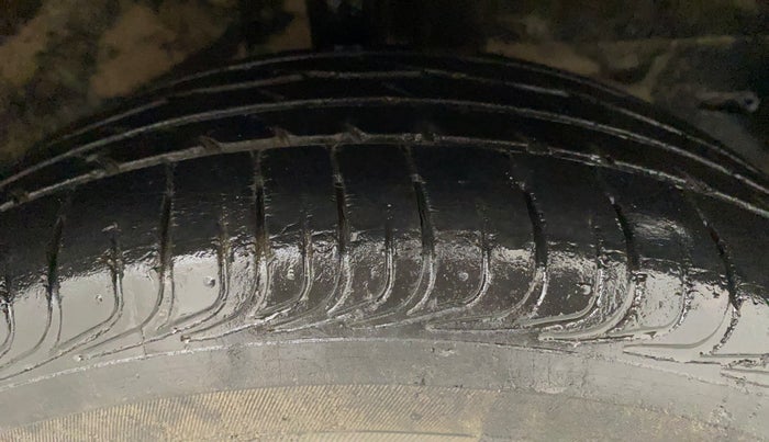 2015 Toyota Etios CROSS 1.5 V, Petrol, Manual, 64,229 km, Right Front Tyre Tread