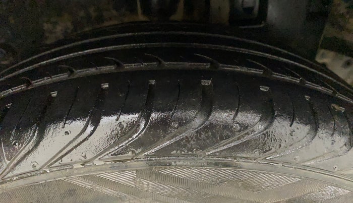 2015 Toyota Etios CROSS 1.5 V, Petrol, Manual, 64,229 km, Left Rear Tyre Tread