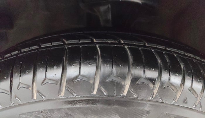 2014 Hyundai i10 MAGNA 1.1, Petrol, Manual, 79,970 km, Left Front Tyre Tread