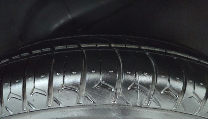 2014 Hyundai i10 MAGNA 1.1, Petrol, Manual, 79,970 km, Left Rear Tyre Tread