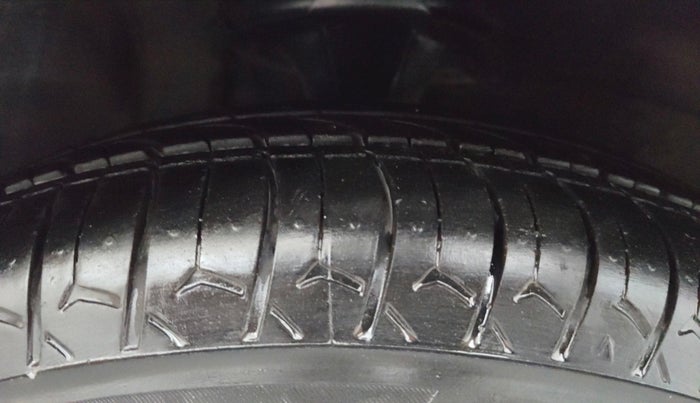 2014 Hyundai i10 MAGNA 1.1, Petrol, Manual, 79,970 km, Right Front Tyre Tread