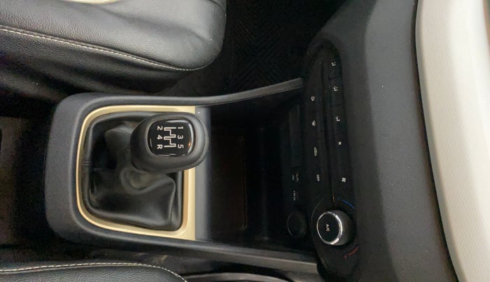 2023 Tata PUNCH ACCOMPLISHED MT, Petrol, Manual, 29,374 km, Gear Lever