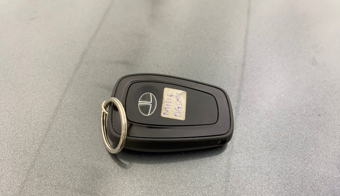 2023 Tata PUNCH ACCOMPLISHED MT, Petrol, Manual, 29,374 km, Key Close Up