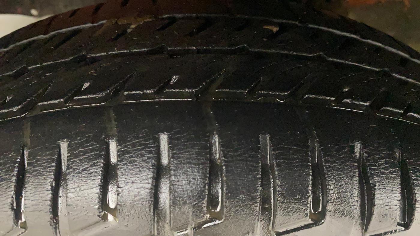 2013 Maruti Wagon R Stingray VXI, Petrol, Manual, 52,086 km, Left Front Tyre Tread