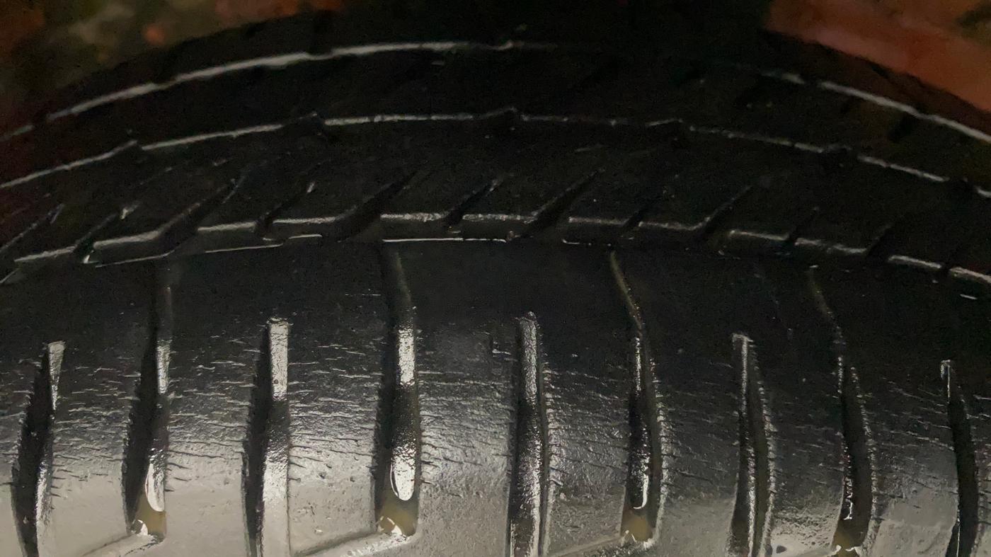 2013 Maruti Wagon R Stingray VXI, Petrol, Manual, 52,086 km, Right Front Tyre Tread