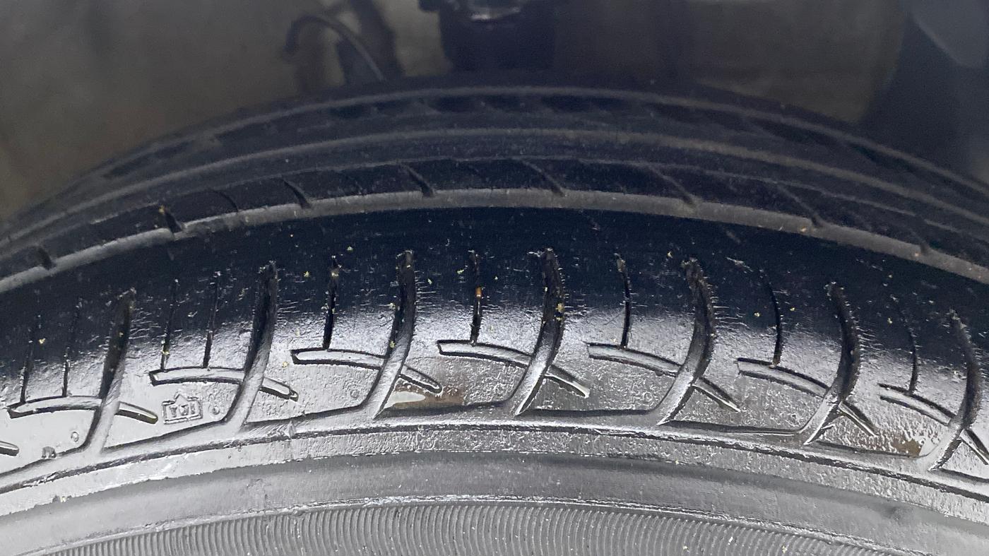 2019 Hyundai Elite i20 SPORTZ PLUS 1.2, Petrol, Manual, 87,935 km, Right Front Tyre Tread