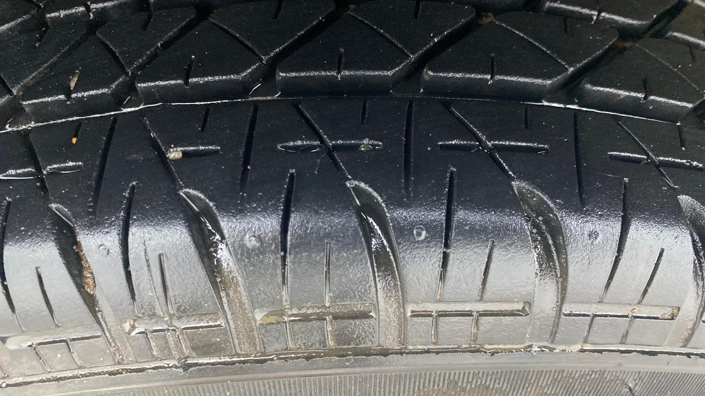 2017 Maruti Swift VXI O, Petrol, Manual, 46,243 km, Left Front Tyre Tread