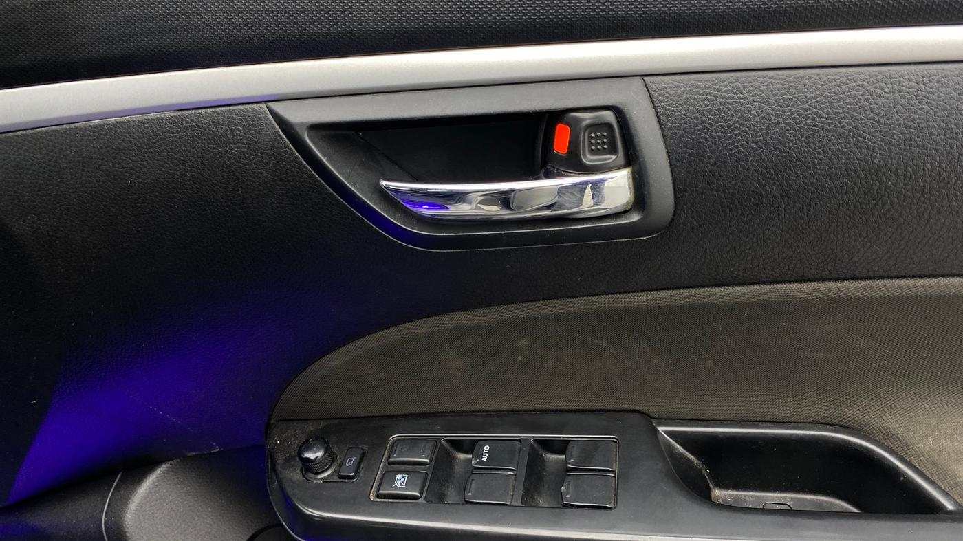 2017 Maruti Swift VXI O, Petrol, Manual, 46,243 km, Driver Side Door Panels Control