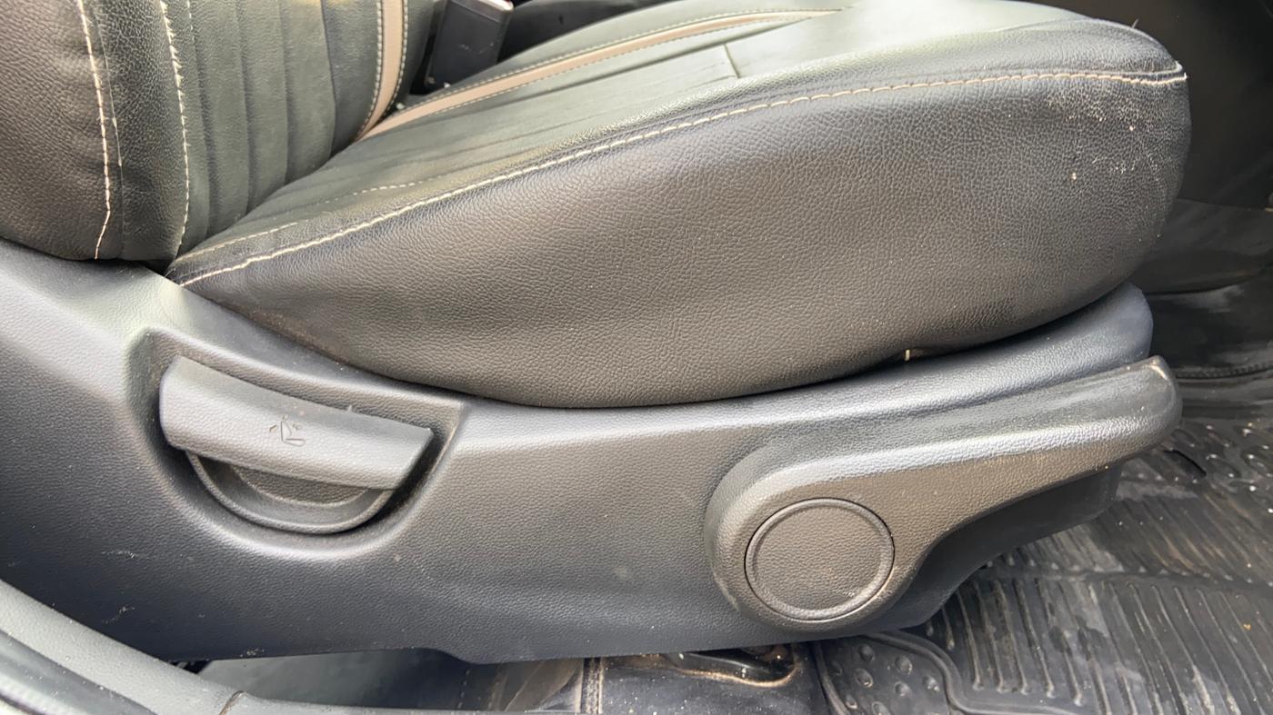 2014 Hyundai Xcent S (O) 1.2, Petrol, Manual, 58,711 km, Driver Side Adjustment Panel