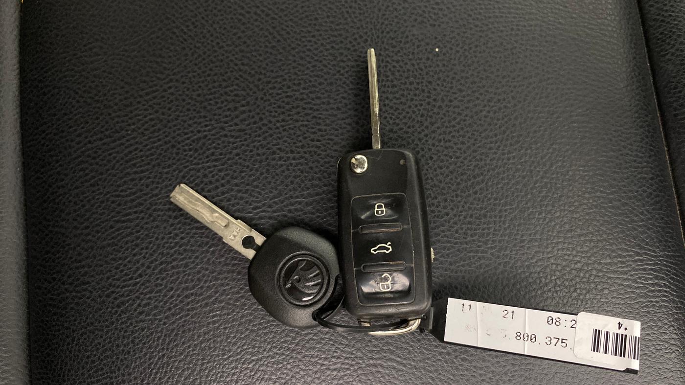 2018 Skoda Rapid AMBITION 1.6 MPI MT, Petrol, Manual, 97,495 km, Key Close Up
