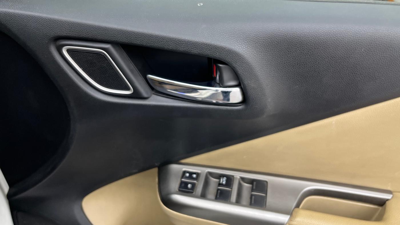 2018 Honda City 1.5L I-VTEC ZX CVT, Petrol, Automatic, 1,35,617 km, Driver Side Door Panels Control