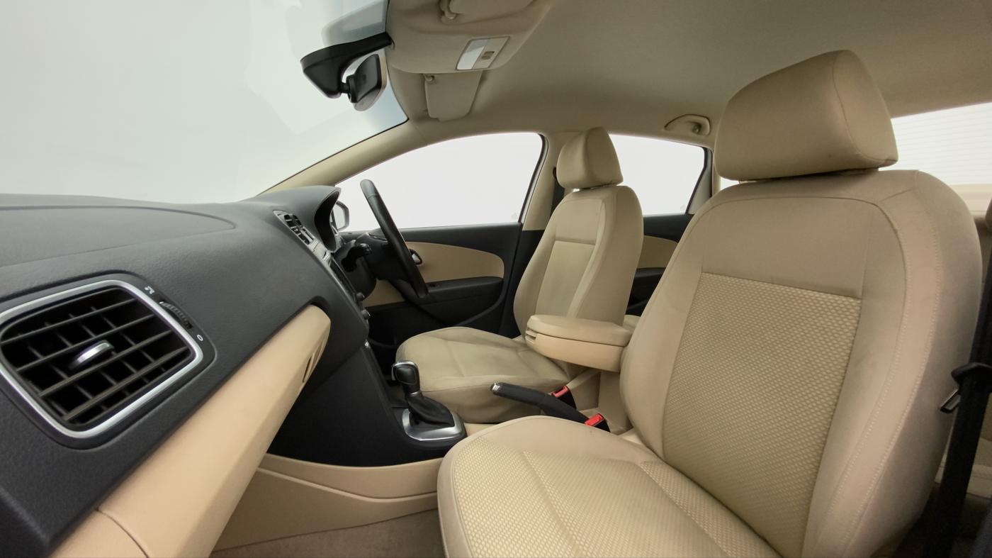 2018 Volkswagen Ameo HIGHLINE PLUS 1.5L AT 16 ALLOY, Diesel, Automatic, 43,055 km, Right Side Front Door Cabin