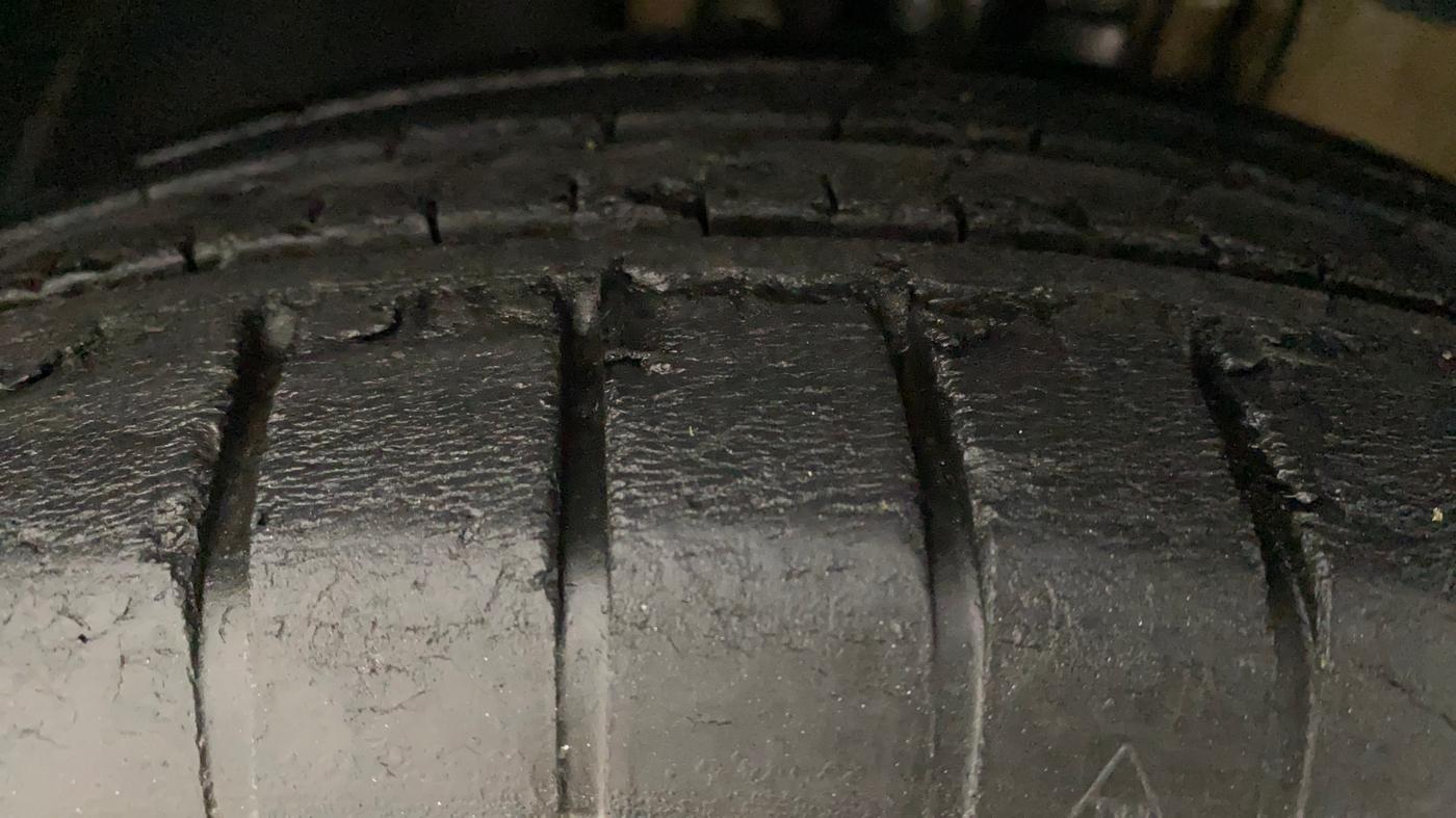 2018 Volkswagen Ameo HIGHLINE PLUS 1.5L AT 16 ALLOY, Diesel, Automatic, 43,055 km, Left Front Tyre Tread