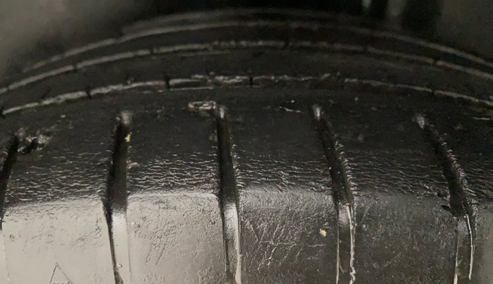 2018 Volkswagen Ameo HIGHLINE PLUS 1.5L AT 16 ALLOY, Diesel, Automatic, 43,055 km, Left Rear Tyre Tread