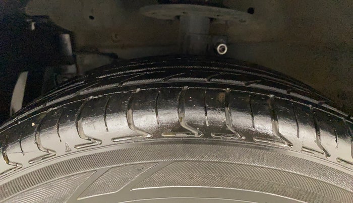 2018 Maruti Ciaz ZETA DIESEL 1.3, Diesel, Manual, 99,587 km, Left Front Tyre Tread