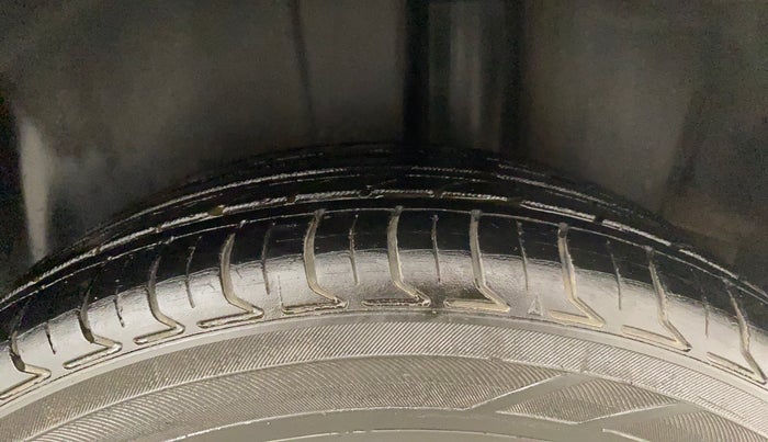 2018 Maruti Ciaz ZETA DIESEL 1.3, Diesel, Manual, 99,587 km, Left Rear Tyre Tread