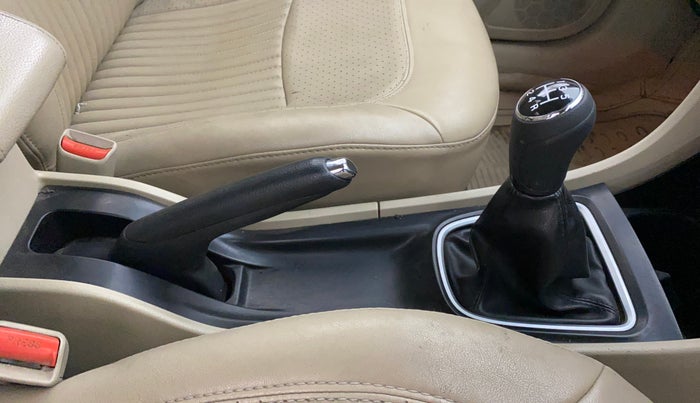 2018 Maruti Ciaz ZETA DIESEL 1.3, Diesel, Manual, 99,587 km, Gear Lever