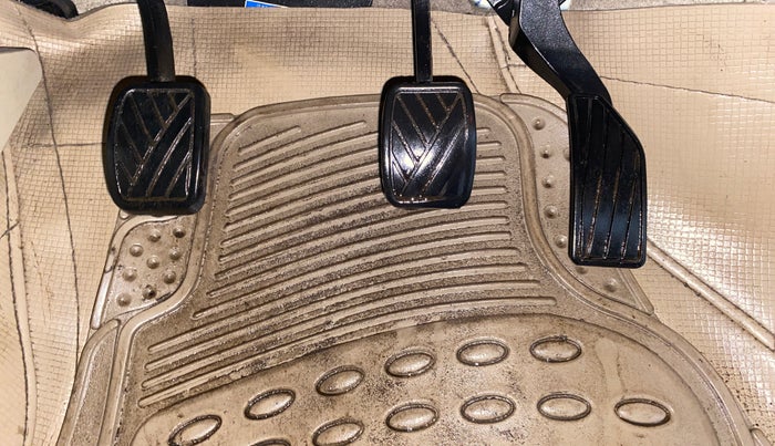 2018 Maruti Ciaz ZETA DIESEL 1.3, Diesel, Manual, 99,587 km, Pedals