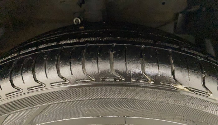 2018 Maruti Ciaz ZETA DIESEL 1.3, Diesel, Manual, 99,587 km, Right Front Tyre Tread