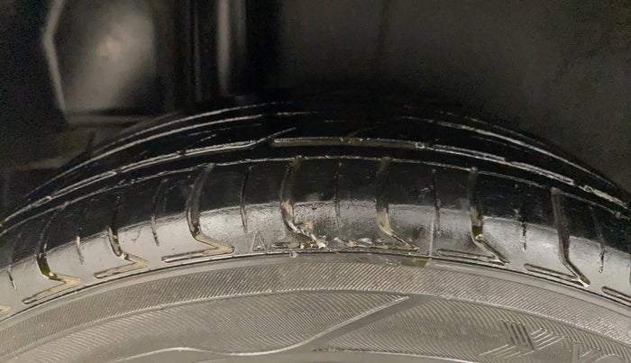 2018 Maruti Ciaz ZETA DIESEL 1.3, Diesel, Manual, 99,587 km, Right Rear Tyre Tread