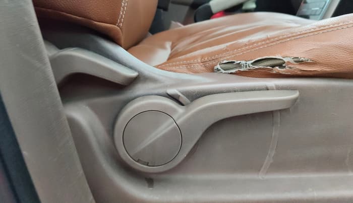 2014 Mahindra XUV500 W6, Diesel, Manual, 1,15,208 km, Driver Side Adjustment Panel