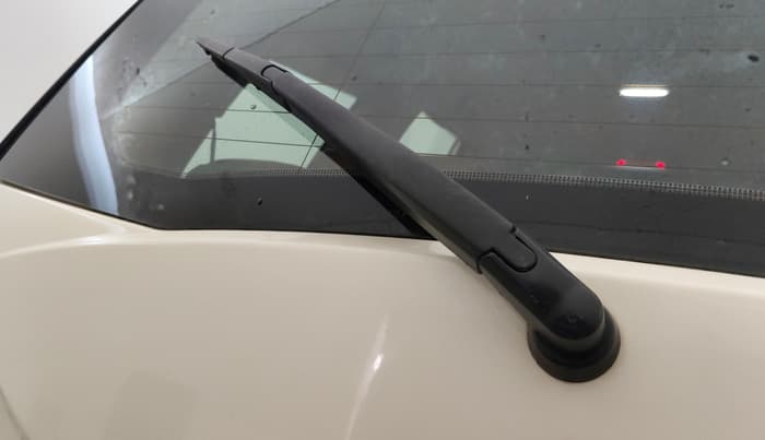 2014 Mahindra XUV500 W6, Diesel, Manual, 1,15,208 km, Rear Wiper
