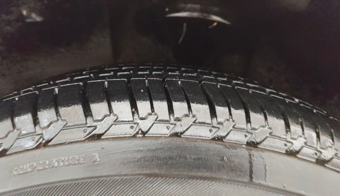 2014 Mahindra XUV500 W6, Diesel, Manual, 1,15,208 km, Left Front Tyre Tread