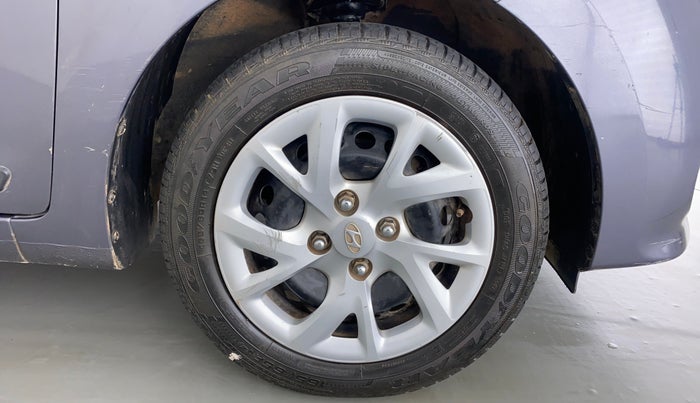 2017 Hyundai Grand i10 SPORTZ O 1.2, Petrol, Manual, 31,514 km, Right Front Wheel