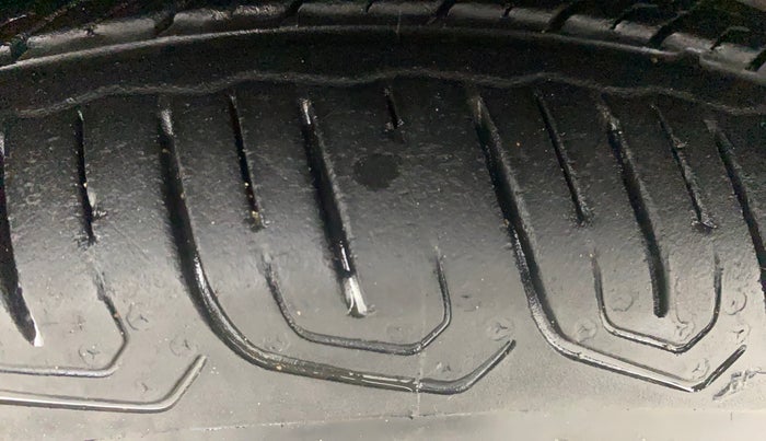 2013 Honda Brio S MT, Petrol, Manual, 26,447 km, Left Front Tyre Tread