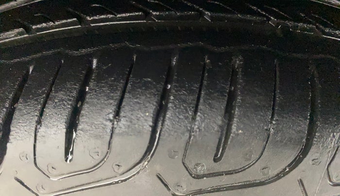 2013 Honda Brio S MT, Petrol, Manual, 26,447 km, Right Front Tyre Tread