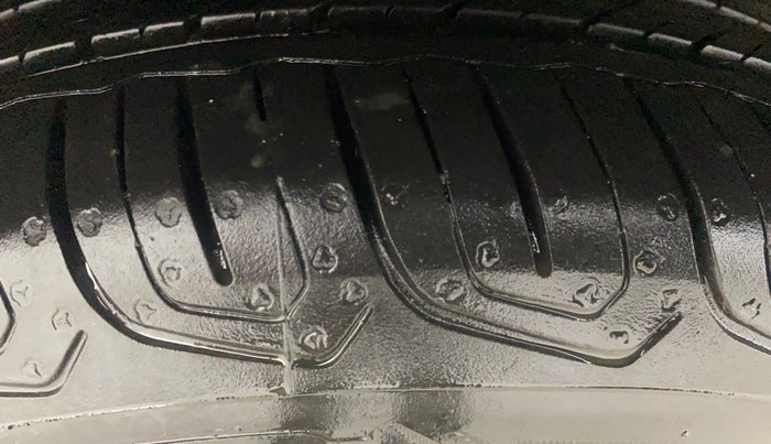 2013 Honda Brio S MT, Petrol, Manual, 26,447 km, Right Rear Tyre Tread