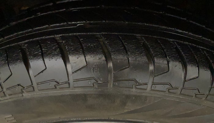 2021 Maruti Swift LXI, Petrol, Manual, 7,342 km, Left Front Tyre Tread