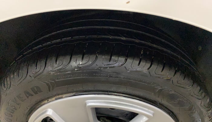 2018 Volkswagen Ameo COMFORTLINE 1.0L, Petrol, Manual, 1,06,101 km, Left Rear Tyre Tread