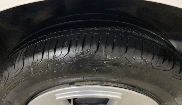 2018 Volkswagen Ameo COMFORTLINE 1.0L, Petrol, Manual, 1,06,101 km, Right Rear Tyre Tread