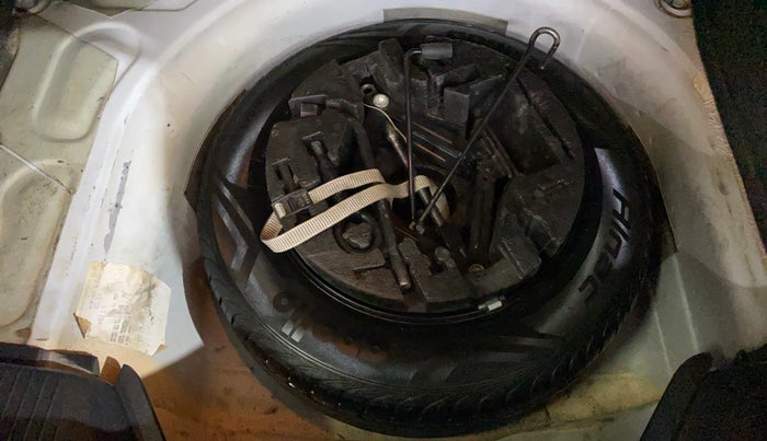 2018 Volkswagen Ameo COMFORTLINE 1.0L, Petrol, Manual, 1,06,101 km, Spare Tyre