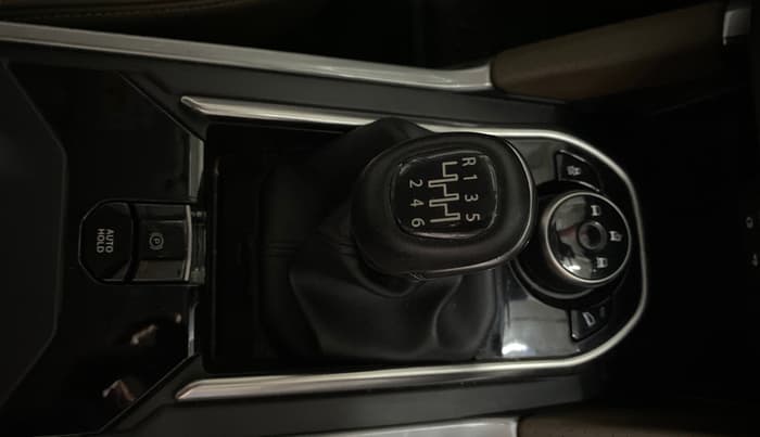 2022 Tata Harrier XZ PLUS 2.0L, Diesel, Manual, 54,928 km, Gear Lever