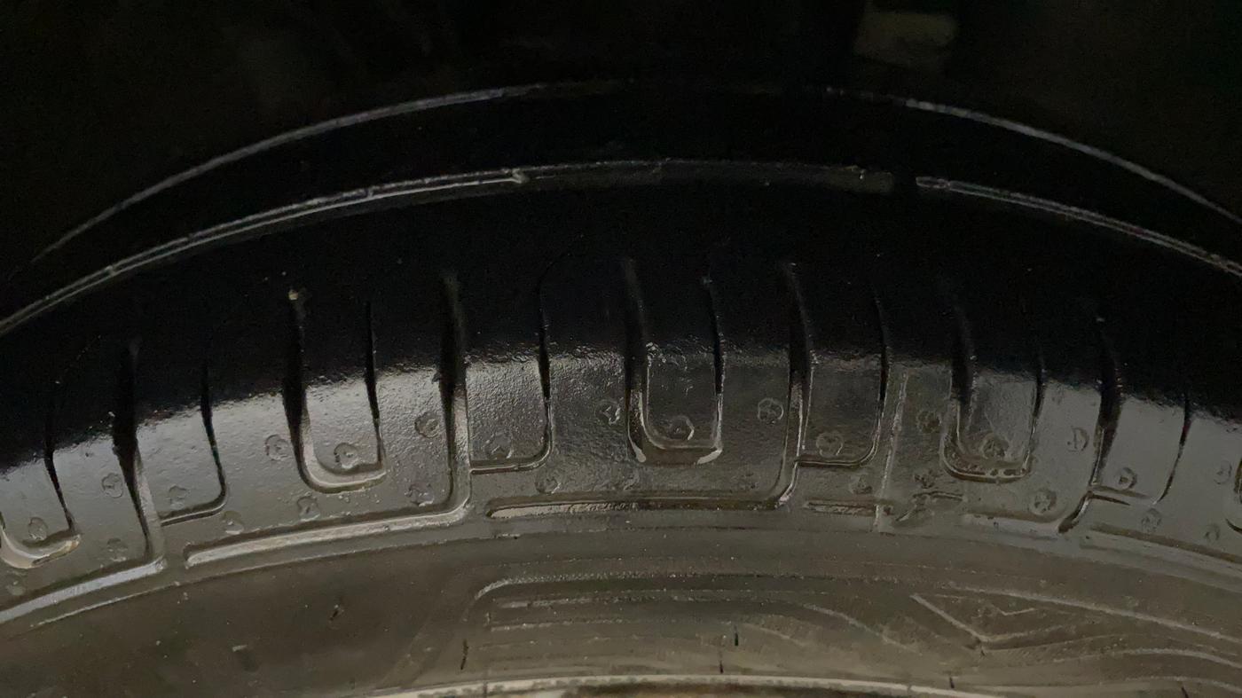 2016 Renault Kwid RXT 1.0, Petrol, Manual, 55,030 km, Right Front Tyre Tread