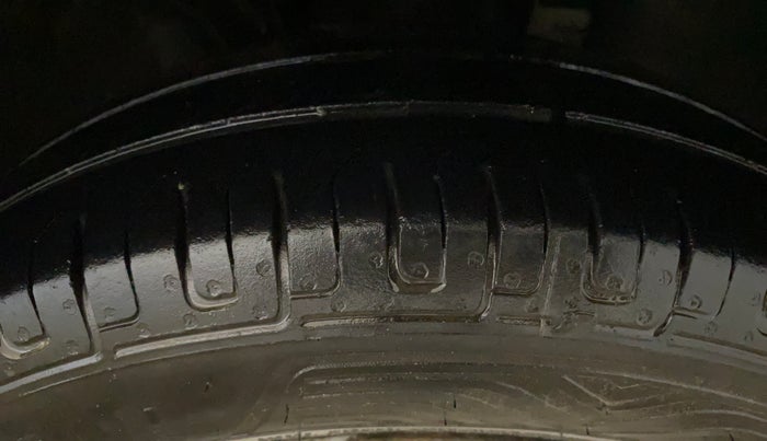 2016 Renault Kwid RXT 1.0, Petrol, Manual, 54,900 km, Right Front Tyre Tread