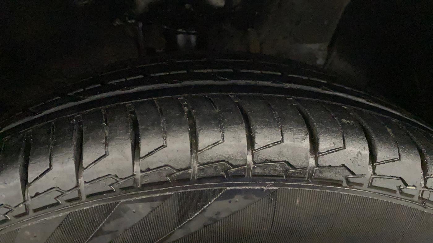 2021 Hyundai Verna SX 1.5 VTVT IVT, Petrol, Automatic, 90,503 km, Right Front Tyre Tread