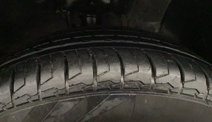 2021 Hyundai Verna SX 1.5 VTVT IVT, Petrol, Automatic, 90,503 km, Right Front Tyre Tread